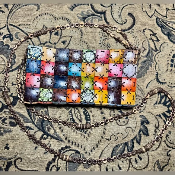 Handcrafted Coconut Shell Purse - Picture 4 of 15